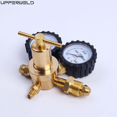 Regolatore di gas per gas standard con pressione di consegna 0-400 PSI e uscita di ingresso in ottone