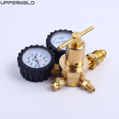 Regolatore di gas per gas standard con pressione di consegna 0-400 PSI e uscita di ingresso in ottone