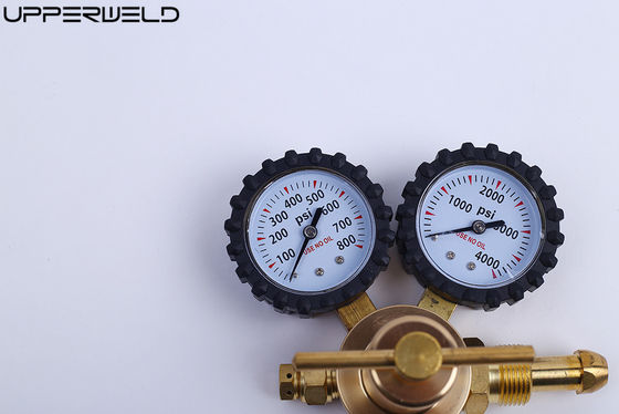 Regolatore di gas per gas standard con pressione di consegna 0-400 PSI e uscita di ingresso in ottone