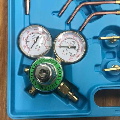 Connessione di una lampada a gas portatile per il taglio e la saldatura