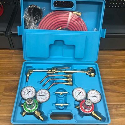 Connessione di una lampada a gas portatile per il taglio e la saldatura