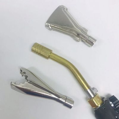 Migliora il tuo gioco di bruciatura di erba al propano con una torcia di riscaldamento e tre ugelli di ottone