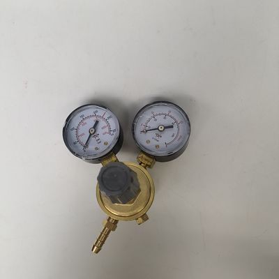 Regolatore a doppia testa per la riduzione della pressione su misura in ambienti industriali