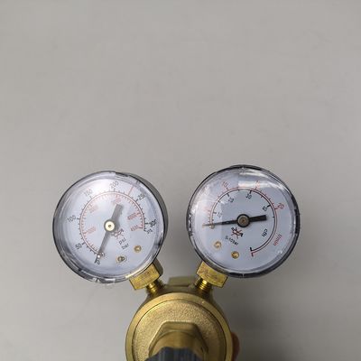 Regolatore a doppia testa per la riduzione della pressione su misura in ambienti industriali